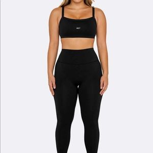 set active sportbody leggings and scoop bra in “onyx”